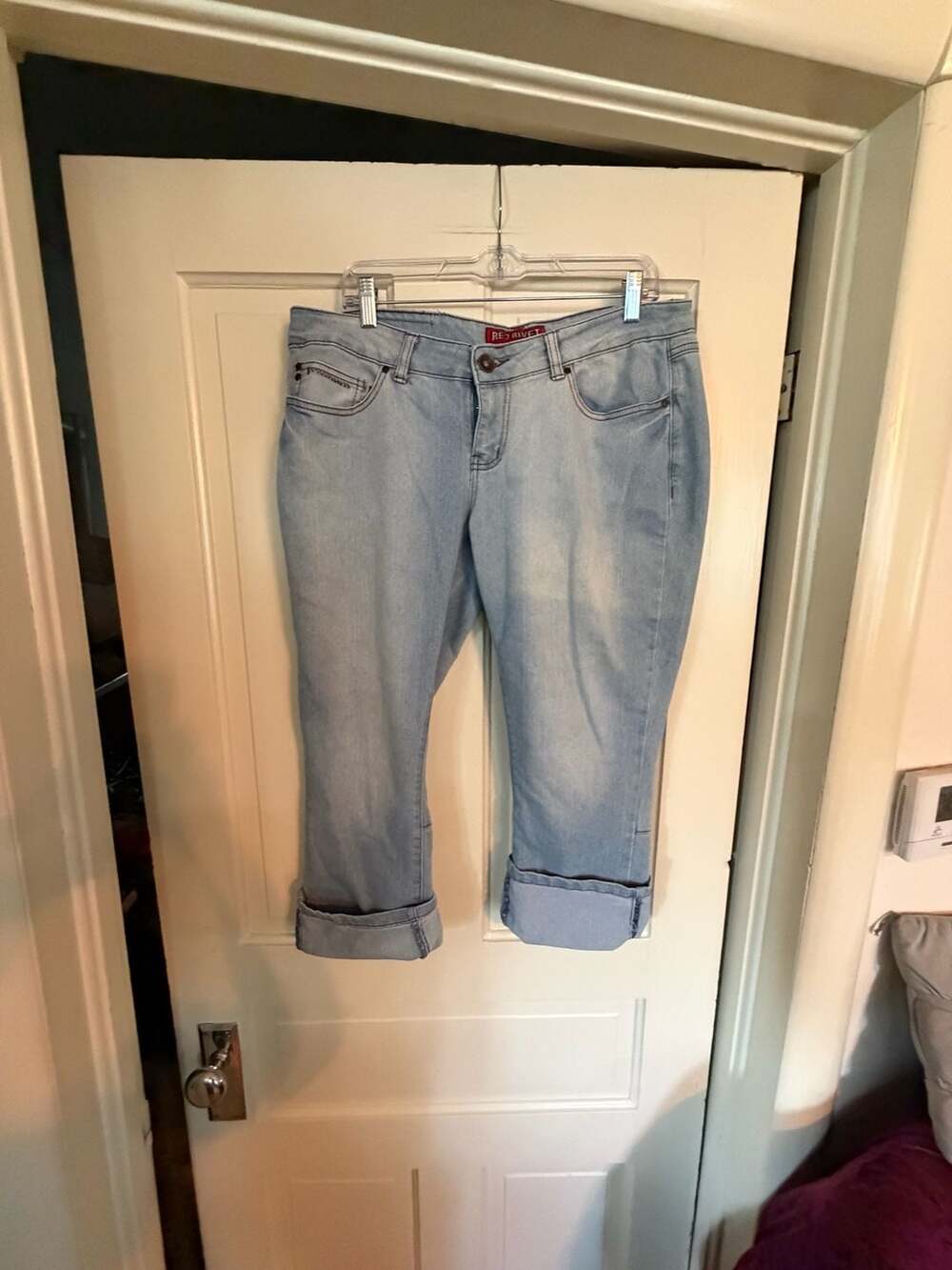 Red Rivet Women's Light Wash Stretch Denim Roll-Cuff Capri Jeans